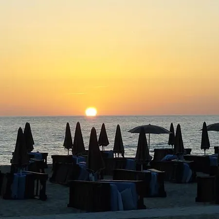 Reina 3 Lalzi Bay Lura2 * Durres